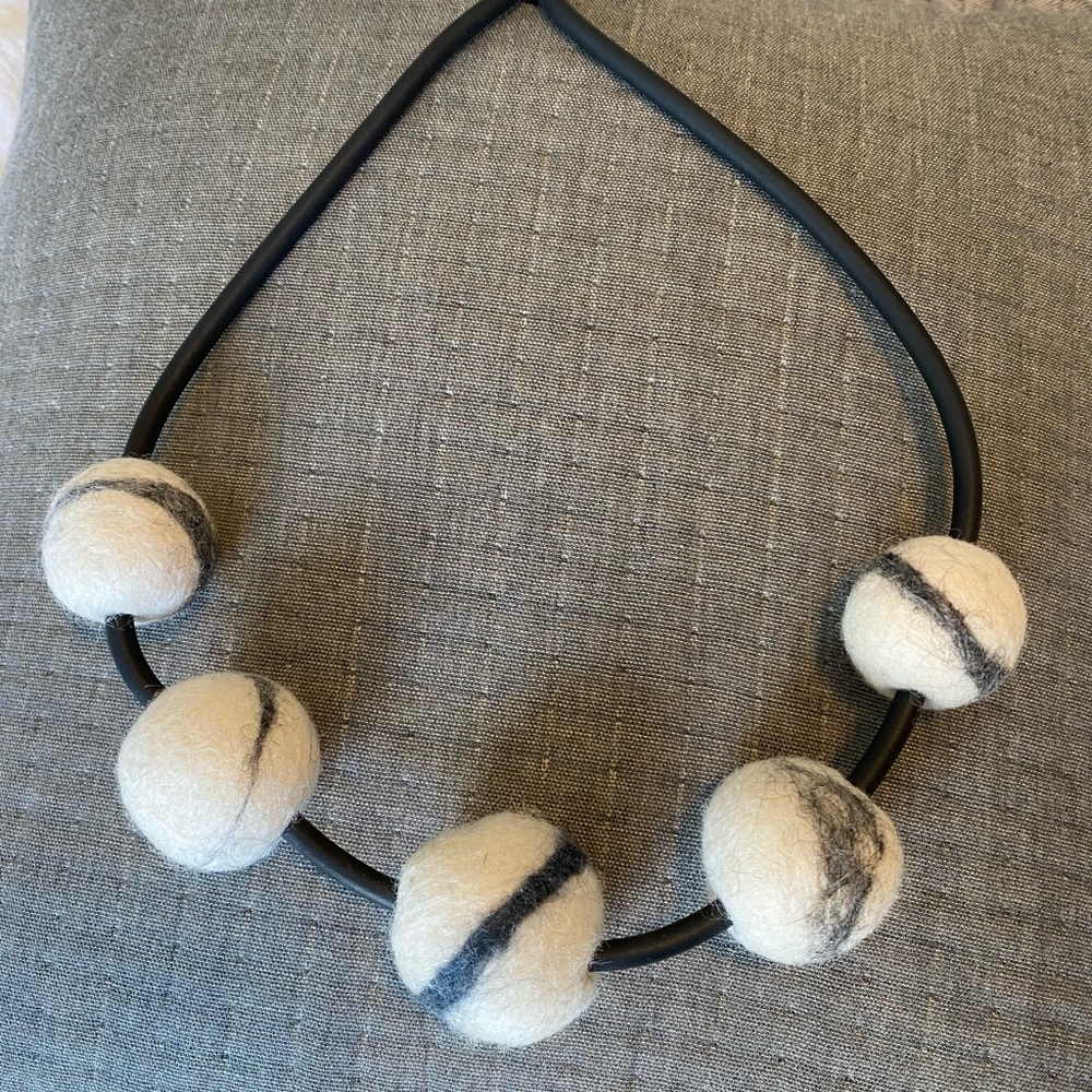 (Boutique) Frank Ideas Black and White Felt Ball Necklace
